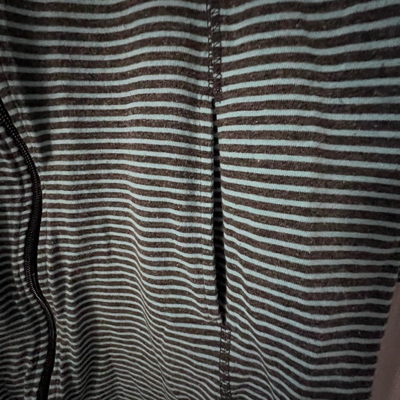lur full zip striped hoodie with 3/4 sleeves and side pockets. Size L - Picture 8 of 8